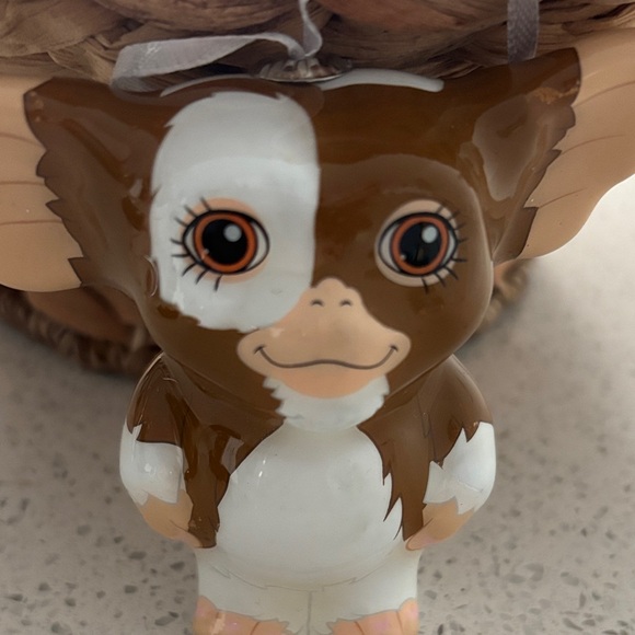 Gremlins Gizmo Christmas Ornament - Picture 2 of 6
